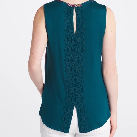 Quin Sleeveless Keyhole Crochet Blouse - Picture 2 of 11